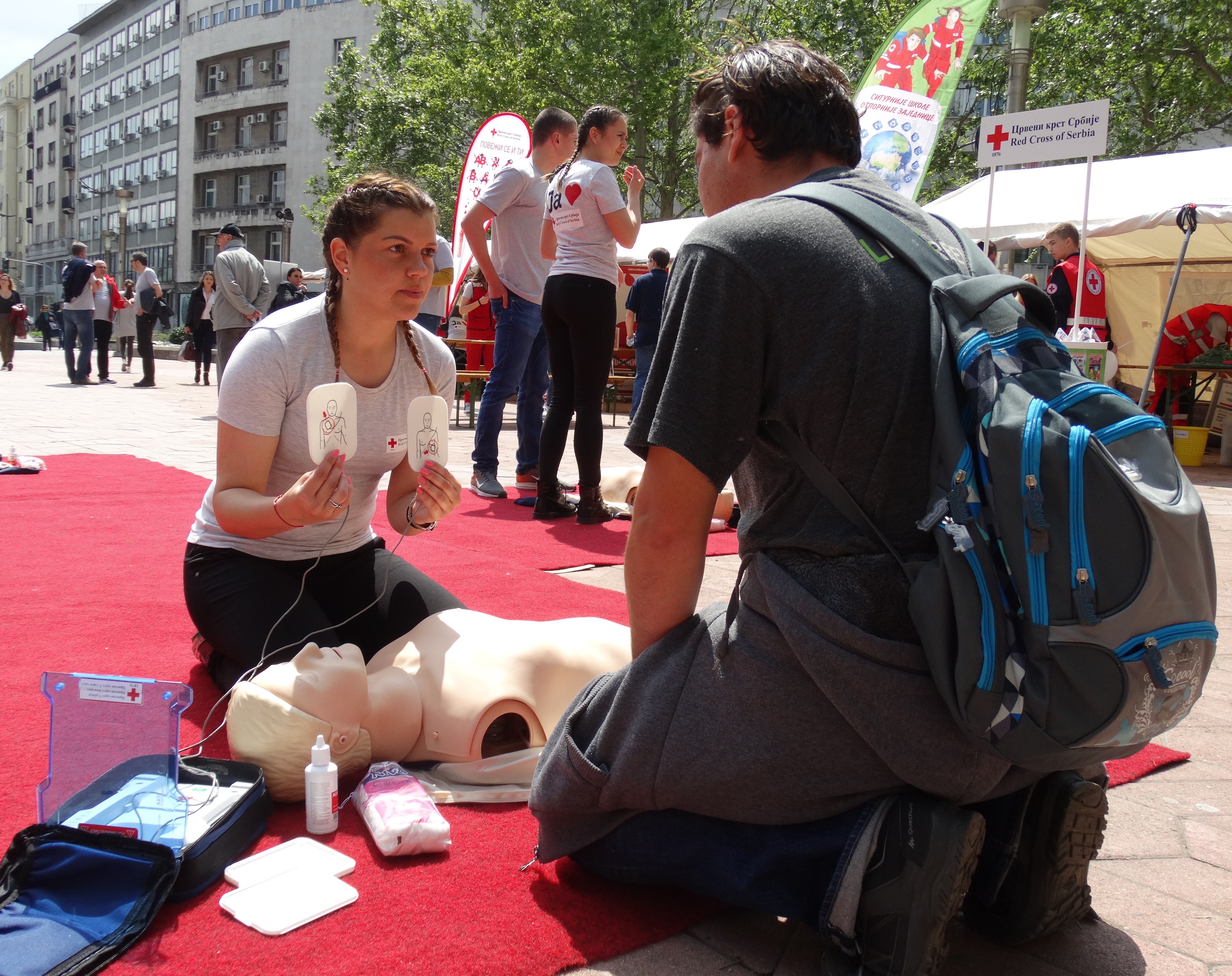 Demonstracija reanimacije AED aparatom