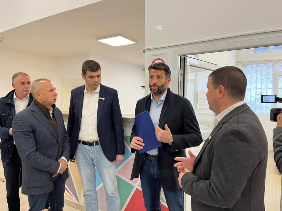 403736265 637729858574079 8948316984904503810 N