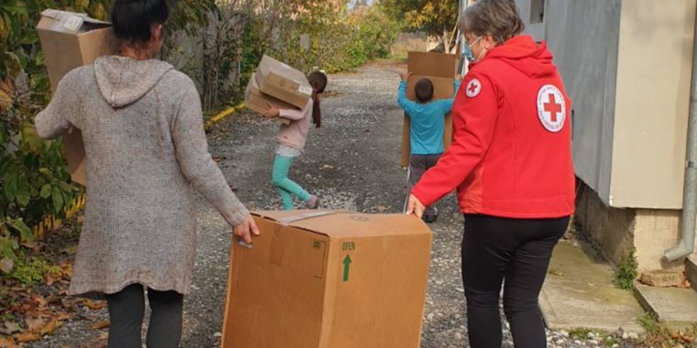 Distribucija paketa hrane i higijenskih sredstava u naselju Zaga Malivuk